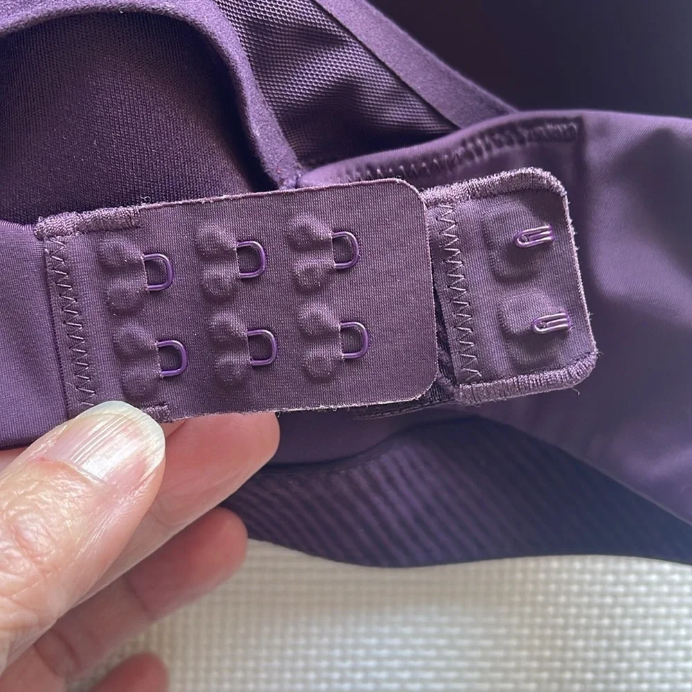 Athleta Advance Bra Size 32C Agate Purple High Impact Sports Bra Running Gym EUC